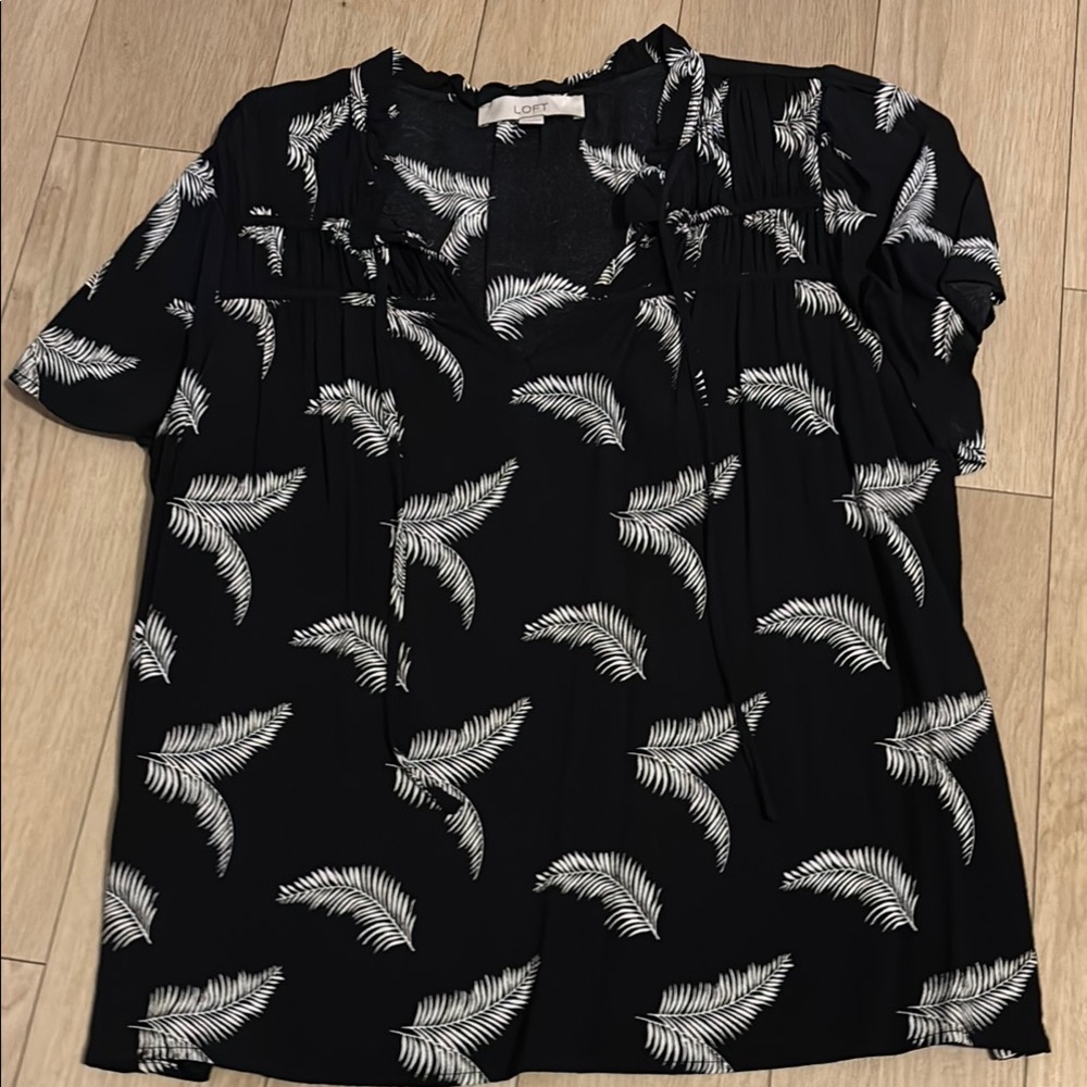 LOFT Black and White Women's Top